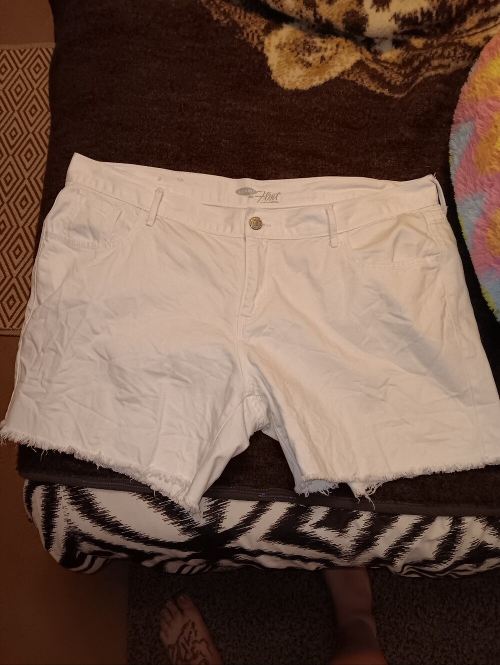 White Women's Frayed Hem Shorts Size 16